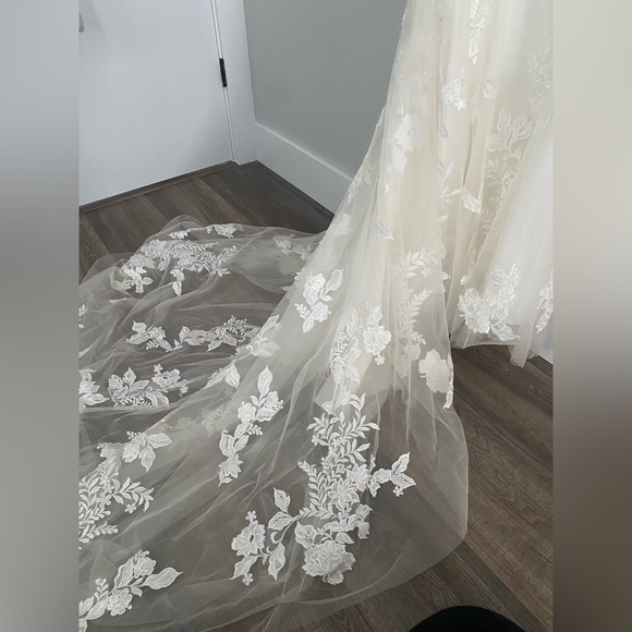 Maggie Sottero Greenley Wedding Dress - Picture 9 of 10